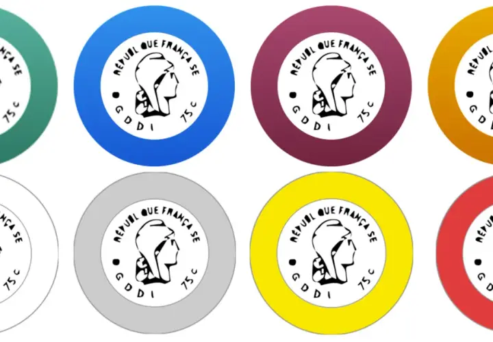 Huit capsules de vin aux couleurs vives : vert, bleu, bordeaux, ocre, gris, jaune, rouge et blanc, chacune ornée d'un profil de Marianne.