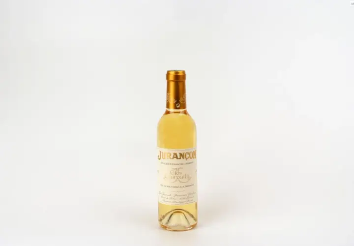 Bouteille de Jurançon Clos Quirouilh, un vin blanc doux du domaine Lajibe, mis en bouteille à la propriété.