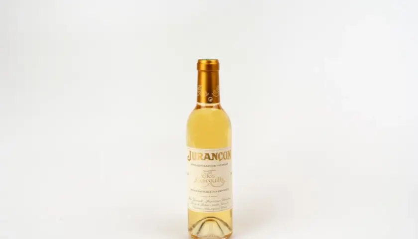 Bouteille de Jurançon Clos Quirouilh, un vin blanc doux du domaine Lajibe, mis en bouteille à la propriété.