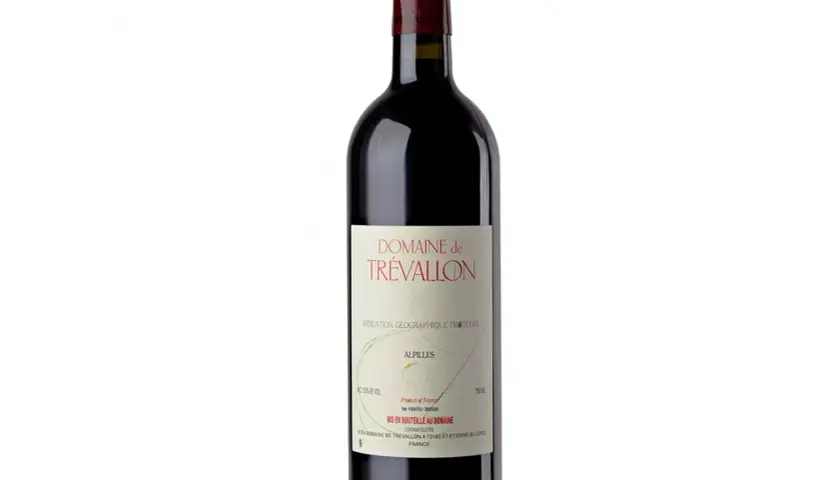 Bouteille de vin rouge du Domaine de Trévallon, IGP Alpilles.