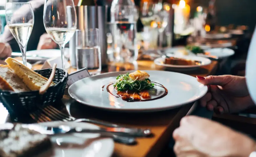 Accords mets et vin rosé - Le guide parfait pour ne plus se tromper