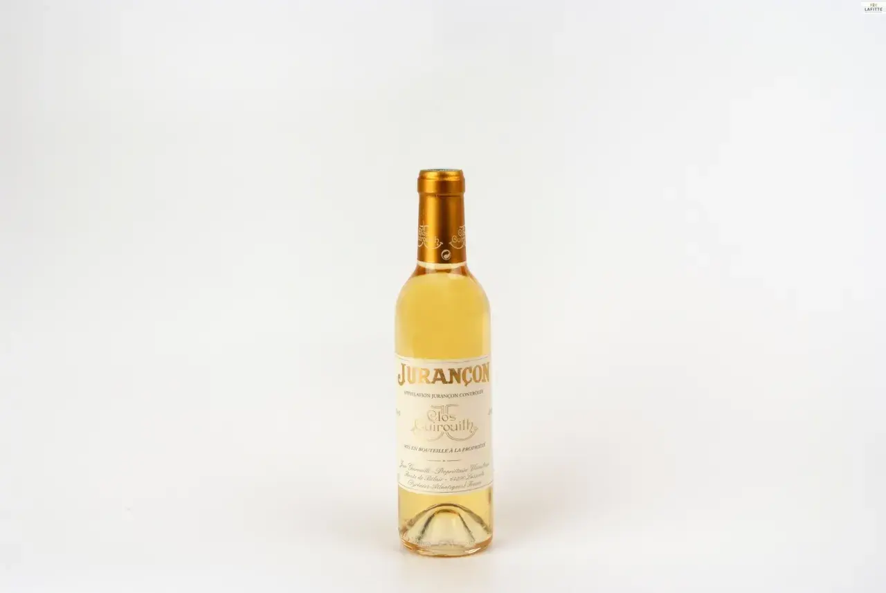 Bouteille de Jurançon Clos Quirouilh, un vin blanc doux du domaine Lajibe, mis en bouteille à la propriété.
