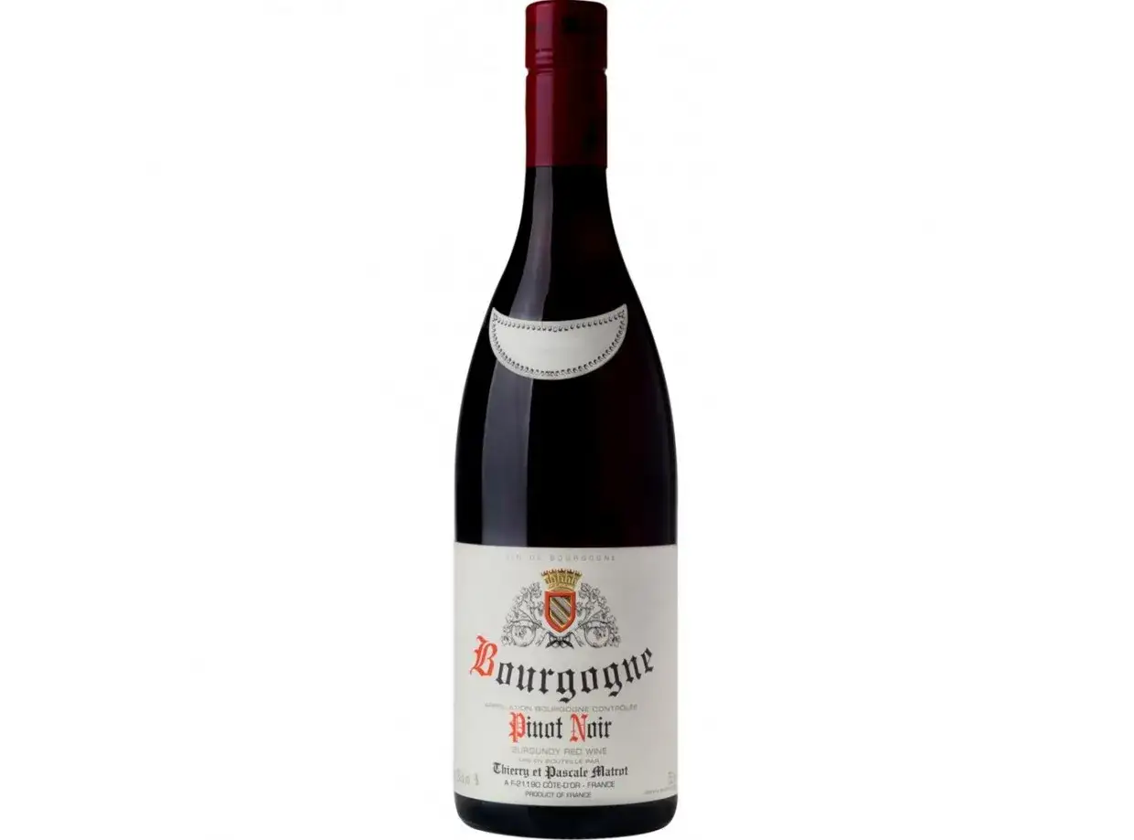 Bouteille de Bourgogne Pinot Noir du domaine Matrot, mill&eacute;sime 2019, mis en bouteille par Thierry et Pascale Matrot.